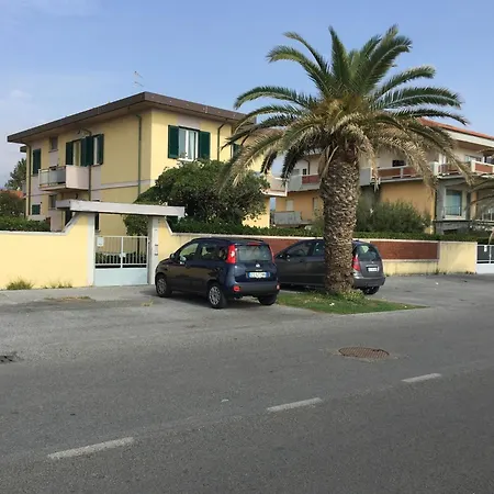 Amazing Holiday Home Near Pet Friendly Beach Carrara Exterior photo